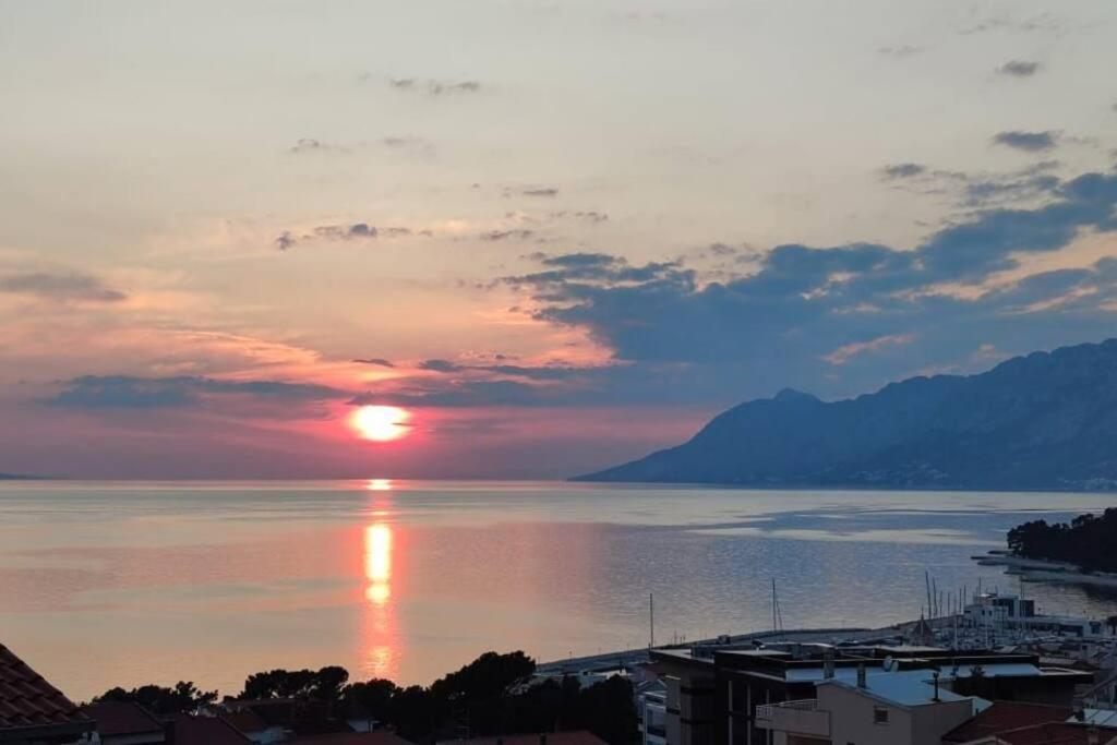 Apartment With Sea View Baška Voda Eksteriør billede